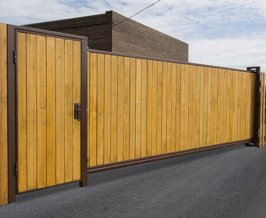 Деревянные ворота в Донском